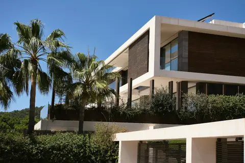 اجاره ویلا چهارخوابه استخر سرپوشیده آب‌گرم عمارت رامسر